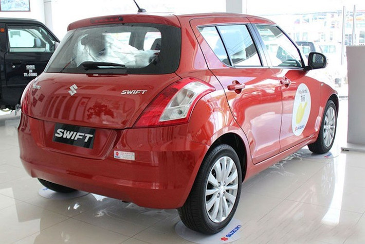 Dù được coi là mẫu xe bán chạy của Suzuki nhưng trong tháng 2, doanh số của dòng hatchback Swift đã tụt "thảm hại" chỉ còn 3 chiếc, "ế" thứ nhì" trong số 5 dòng xe kể trên. Đáng nói hơn, doanh số trong tháng 1 của Suzuki Swift không đến nỗi tệ khi bán được tới 61 chiếc.