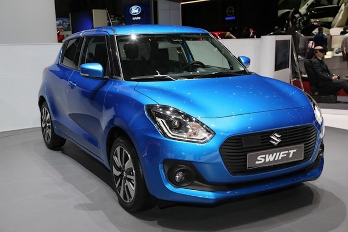 Mức giảm doanh số mạnh của Swift có thể được lý giải bằng 2 nguyên nhân: Thứ nhất, phân khúc hatchback hạng B tại Việt Nam đang có quá nhiều đối thủ mạnh như Toyota Yaris, Kia Rio, Mazda 2... Ngoài ra, thế hệ Swift mới vừa ra mắt trong tháng 1 trên Thế giới cũng khiến nhiều người dùng có tâm lý đợi phiên bản này về Việt Nam.