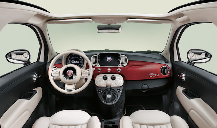 Tương tự như ngoại thất, nội thất của Fiat 500 Sessantesimo cũng được thiết kế một cách đơn giản và hoài cổ, gợi nhớ về chiếc 500 năm 1957 và "Ton-sur-ton" với 2 gam màu ngà và đỏ vang. Xe được trang bị sẵn hệ thống thông tin giải trí Uconnect với màn hình cảm ứng 7 inch, hệ thống giữ ga tự động, điều hòa tự động và định vị vệ tinh.