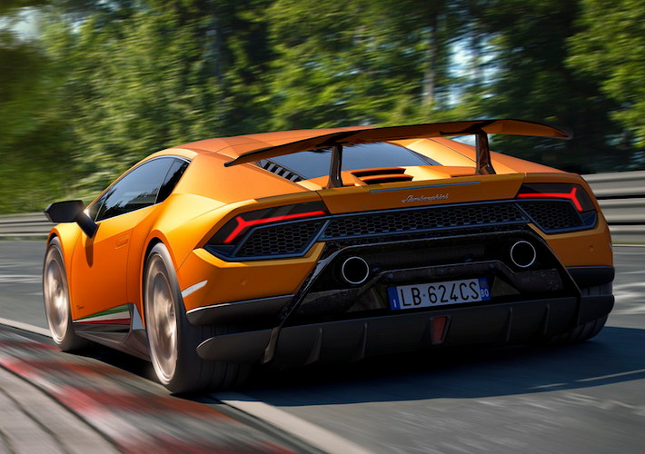 Lamborghini Huracan Performante sẽ bắt đầu được bán ra kể từ mùa hè này. Tại thị trường Mỹ, giá bán đề xuất của chiếc xe là 274390 USD (tương đương 6,25 tỷ đồng).