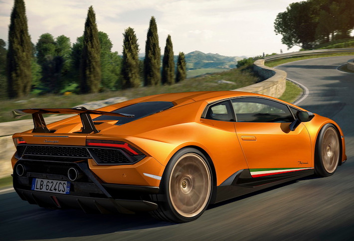 Với các cải tiến mới, Huracan Performante có thể tăng tốc từ 0-100 km/h chỉ trong 2,9 giây, 0-200 km/h trong 8,9 giây - lớn hơn 0,3 và 1 giây so với Huracan thường. Tuy nhiên tốc độ tối đa của xe vẫn giữ ở mức hơn 325 km/h.