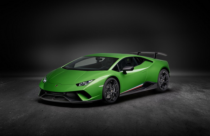 Sau khi liên tục hé lộ trước đây, hãng siêu xe Lamborghini đã chính thức ra mắt Lamborghini Huracan Performante chỉ vài giờ trước khi triển lãm Geneva chính thức khai mạc. Là phiên bản hiệu năng cao hơn của dòng Huracan nổi tiếng, Huracan Performante đã được cải tiến nhiều chi tiết để đạt hiệu năng thuộc hàng "top" trong Thế giới siêu xe hiện nay.