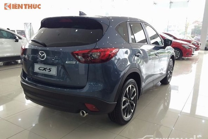 Các dòng xe Mazda đều có mức giá giảm sâu dù đạt doanh thu rất tốt, trong đó mạnh nhất là dòng CX-5. Phiên bản Mazda CX-5 2WD 2.0L được giảm tới 80 triệu đồng, từ 959 giảm xuống còn 879 triệu đồng. 2 phiên bản CX-5 2WD 2.5L và CX-5 AWD 2.5L có giá mới lần lượt là 930 triệu đồng và 990 triệu đồng, giảm 60 triệu đồng và 35 triệu đồng.
