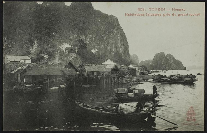 Làng chài bên bờ vịnh Hạ Long. Ảnh: Rmn.fr.
