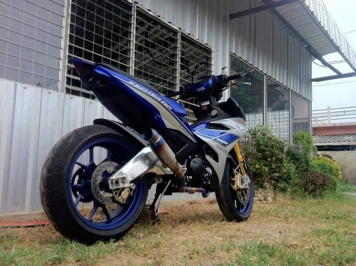 Không có thông tin gì về việc liệu động cơ của chiếc Exciter có thay đổi gì để "kéo" được cặp bánh lớn này hay không. Tuy nhiên theo những người chơi xe có kinh nghiệm, với kích thước lốp rất lớn, nhiều khả năng chủ của chiếc Exciter này cũng đã phải nâng cấp máy cho xe.
