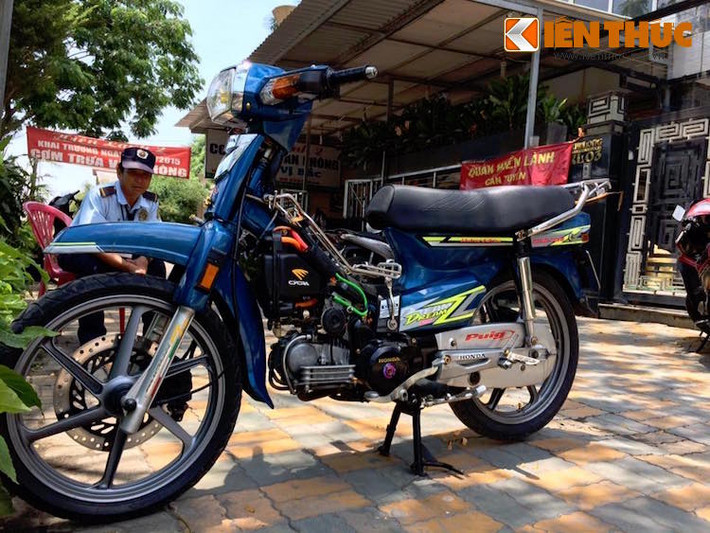 Honda Dream Việt độ theo phong cách kiểng nhiều năm qua đã được những người chơi xe tại Việt Nam ưa chuộng do có chi phí chơi rẻ hơn các dòng xe khác. Mặc dù vậy, một chiếc Dream kiểng "chơi tâm huyết" vẫn có chi phí dễ dàng lên tới hàng chục triệu đồng.