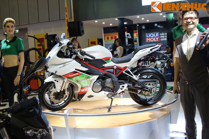 Sau mẫu naked bike BN302, Benelli quyết định tung ra phiên bản sport bike Benelli Tornado 302 tầm trung tại thị trường Việt Nam. Đây sẽ là đối thủ cạnh tranh trực tiếp với Kawasaki Ninja 300, Yamaha R3, Honda CBR300R và RC 390 của KTM.