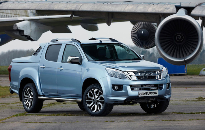 Được quảng cáo là "mẫu bán tải tối thượng", Isuzu D-Max Centurion sẽ được bán ở anh từ ngày 4/9 với giá khởi điểm 30.999 Bảng Anh (tương đương 986 triệu đồng). Ước tính, tổng giá trị của các chi tiết mới trên xe là 11.000 Bảng (349,9 triệu đồng).
