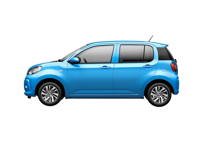 Cả 2 phiên bản của xe đều có tới 12 sự lựa chọn màu sắc khác nhau. So với thế hệ trước, Toyota cho biết khoảng trống cho ghế sau đã tăng thêm 75 mm so với thế hệ trước.