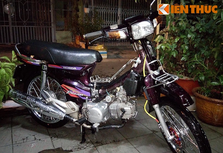 Do có chi phí hợp lý và không "đụng chạm" đến kết cấu của xe nên phong cách độ Honda Super Dream kiểng đã được khá nhiều biker ở Việt Nam lựa chọn.