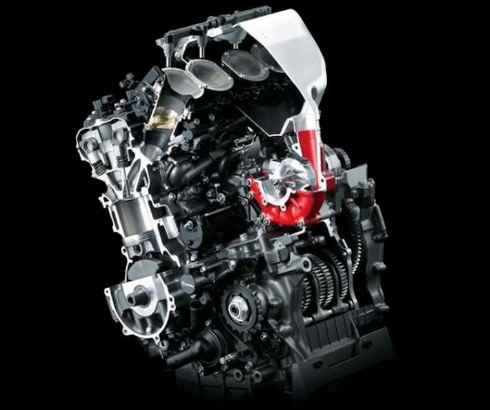 Khối động cơ 998 cc 4 xi-lanh thẳng hàng của H2 được trang bị một bộ siêu nạp do Kawasaki tự thiết kế, giúp chiếc xe có thể đạt công suất tối đa lên tới 210 mã lực. Thậm chí trên phiên bản "chạy sân" H2R, công suất của xe còn có thể được nâng lên tối đa 326 mã lực, giúp nó trở thành chiếc môtô sản xuất hàng loạt nhanh nhất Thế giới khi đạt tốc độ tối đa lên tới 340 km/h.