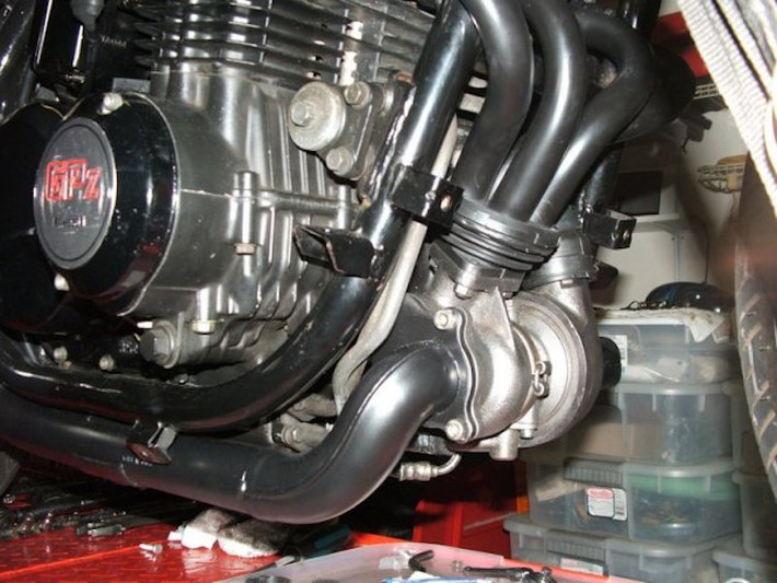 Động cơ 738 cc tăng áp 4 xi-lanh của GPz750 Turbo có công suất lên tới 112 mã lực, khiến nó mạnh hơn cả chiếc GPz1100 với máy lớn hơn. Mặc dù thành công hơn các đối thủ nhưng do công nghệ chế tạo chassis chưa phát triển trong thập niên 80, trọng lượng nặng và chi phí sản xuát cao, Kawasaki cũng đã ngừng sản xuất chiếc xe vào năm 1985.