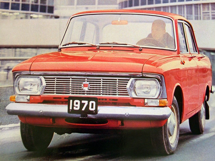 Được sản xuất từ năm 1967 tới 1976, Moskvitch 412 là một mẫu sedan cỡ nhỏ với động cơ dựa trên cơ sở loại máy M10 1.5l 4 xi-lanh của BMW. Loại động cơ tương tự đã được BMW sử dụng trên 2 mẫu xe là 1500 và 1502.