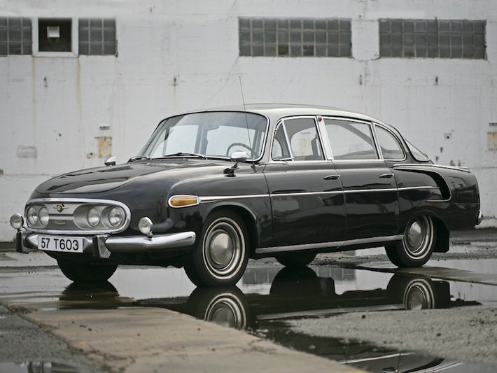 Trong số những mẫu xe Xã hội chủ nghĩa cũ. có lẽ Tatra 603 của Séc là một trong những mẫu xe sang trọng nhất, mạnh mẽ nhất với thiết kế "phi thuyền" và động cơ V8 làm mát bằng gió đặt phía sau. Không chỉ là mẫu xe của các nguyên thủ, Tatra 603 còn từng tham gia 79 cuộc đua từ năm 1957 tới 1967 và về nhất ở 60 cuộc.