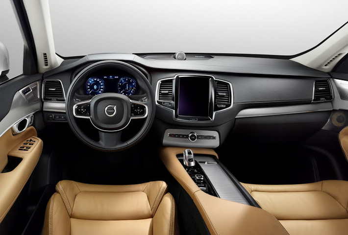 Hãng xe Thụy Điển Volvo đã mất tới gần 13 năm để tung ra thế hệ SUV hạng sang XC90 mới, tuy nhiên thời gian đó đã được bù đắp bởi một nội thất mang tính "cách mạng" với những chi tiết tưởng chừng chỉ có trên những mẫu xe concept như bảng điều khiển trung tâm là một màn hình cảm ứng cực lớn.