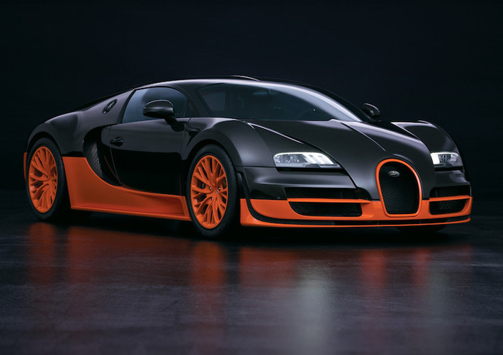 Đợt thu hồi của siêu xe Bugatti Veyron nhằm khắc phục 2 lỗi nhỏ nhưng có thể ảnh hưởng nghiêm trọng tới khả năng vận hành của xe là đồng hồ báo xăng và giá đứng khi sửa xe.
