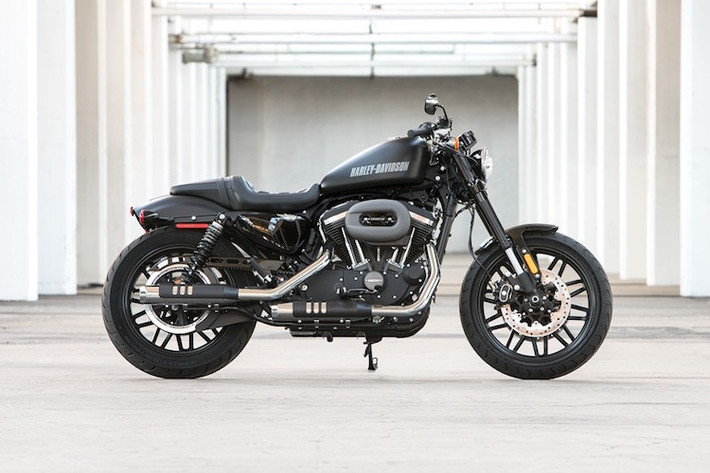 Không chỉ đơn thuần là một chiếc Sportster với một vài chi tiết mới, Harley-Davidson Roadster 2016 là sự kết hợp giữa thiết kế cổ điển của Harley với khả năng vận hành của một mẫu xe hiện đại.