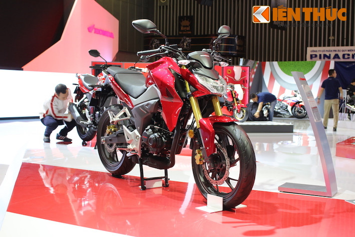 Mẫu Honda CB190R là một chiếc naked bike/streetfighter phân khối lớn tầm thấp, xuất hiện lần đầu tại Trung Quốc vào mùa thu 2015. Chiếc xe còn có thêm một phiên bản là CBF190R với lốc máy sơn màu vàng cùng bộ tem khác.