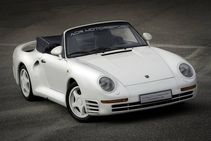 Được nhiều người yêu xe cho là mẫu siêu xe thực thụ đầu tiên được Porsche sản xuất hàng loạt, huyền thoại Porsche 959 mui trần là một mẫu siêu xe mang tính "cách mạng" khi ra đời vào năm 1986.