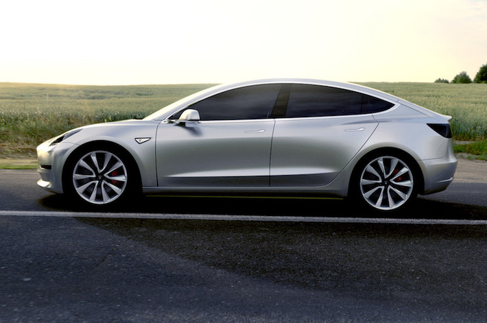Với pin được đặt ở sàn xe, cũng giống như Model S, Model 3 sẽ có 2 khoang hành lý ở cả phía trước và sau xe. Ngoài ra, chiếc xe sẽ chạy được ít nhất 346 km mỗi lần sạc điện và đạt thời gian tăng tốc 0-100 km/h trong dưới 5 giây.