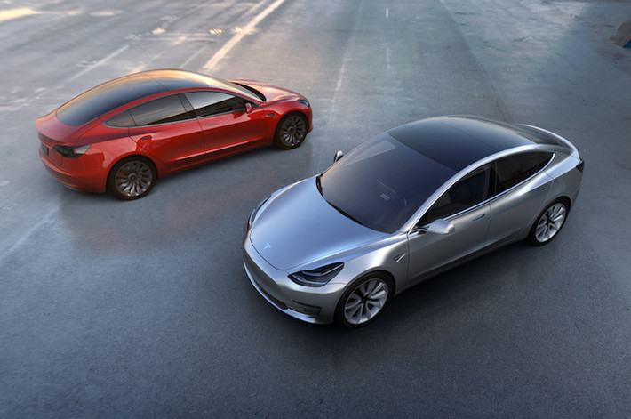 Tesla Model 3 là mẫu xe mới nhất của hãng xe điện Mỹ Tesla và đồng thời cũng là mẫu xe điện thứ 4 của hãng, sau chiếc mui trần Roadster, coupe - hatchback hạng sang 5 cửa Model S và SUV Model X. Với kiểu dáng đẹp và công nghệ hiện đại, hiện đã có hơn 130.000 đơn đặt hàng cho chiếc xe.