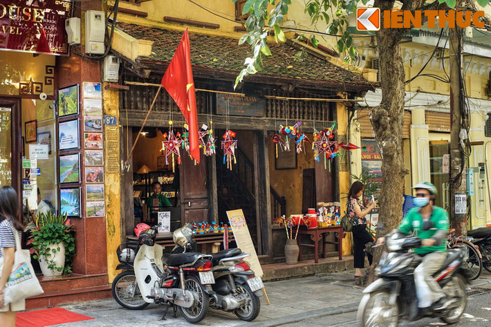 Ngôi nhà này được xây dựng vào khoảng cuối thế kỷ 19. Tổng diện tích của nhà là 157,6 m2, có chiều rộng mặt tiền 5 mét, chiều rộng của mặt hậu là 6 mét, chiều sâu là 28 mét.