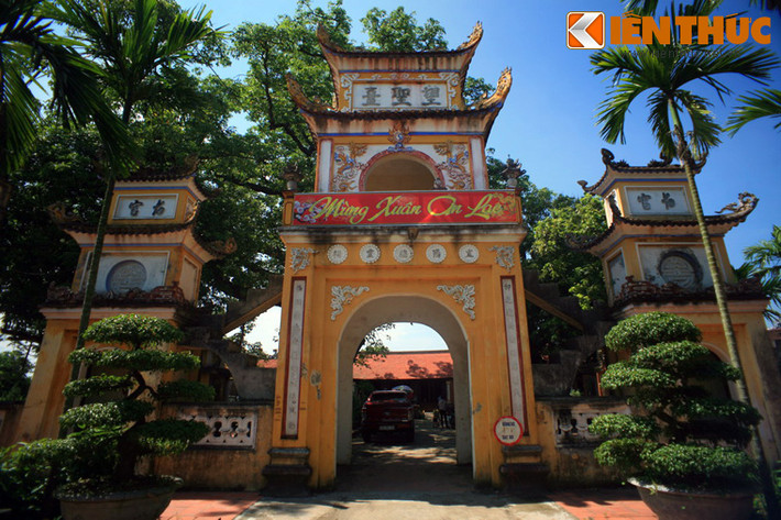 Nằm ở xã Ngũ Phúc, huyện Kiến Thụy, TP Hải Phòng, đền - chùa Mõ là một ngôi đền cổ thờ Quỳnh Trân công chúa - một vị công chúa thời Trần đã tu hành tại đây vào cuối thế kỷ 13. Bà được người dân trong vùng tôn kính gọi là Bà chúa Mõ,