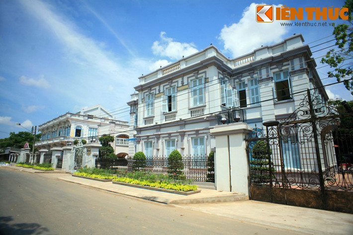 Tọa lạc tại số 13 Điện Biên Phủ, phường 3, TP. Bạc Liêu, dinh thự Công tử Bạc Liêu là địa điểm mà bất cứ du khách nào cũng phải ghé thăm khi đặt chân đến mảnh đất Bạc Liêu.