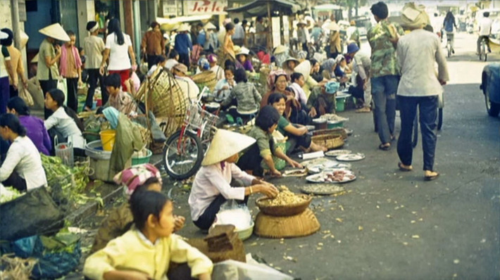 Cận cảnh chợ cóc Sài Gòn.