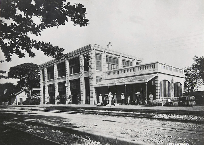 Nhà ga Phủ Lạng Thương.