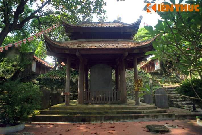 Nằm trong khuôn viên chùa Long Đọi Sơn (núi Đọi, xã Đọi Sơn, huyện Duy Tiên, tỉnh Hà Nam), bảo vật quốc gia - bia đá cổ Sùng Thiện Diên Linh là một chứng tích về sự phát triển huy hoàng của Phật giáo thời Lý.
