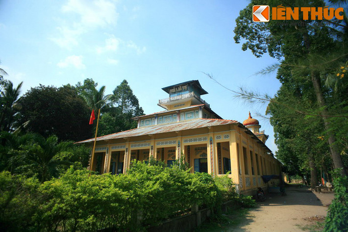 Ngôi chùa Phi Lai ở thị trấn Ba Chúc, huyện Tri Tôn, tỉnh An Giang là một trong những chứng tích tiêu biểu nhất về tội ác của chế độ diệt chủng Pol Pot ở Việt Nam nam 1978.