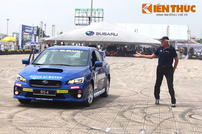 Cũng giống như các buổi trình diễn Russ Swift Stunt Show được tổ chức tại TP HCM cũng như các nước trên Thế giới, "bạn đồng hành" của kỷ lục gia Russ Swift chủ yếu vẫn là những chiếc sedan thể thao "biểu tượng" Subaru Impreza WRX STI.