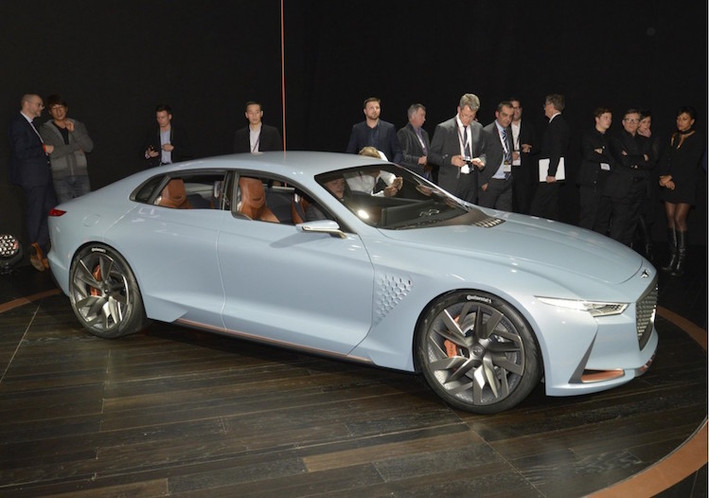 Vào khoảng nửa sau của năm nay, Genesis dự đoán sẽ tung ra mẫu sedan G70 hoàn toàn mới, hướng tới các đối thủ BMW 3 Series và Mercedes C-Class. Kiểu dáng của G70 được dự đoán sẽ dựa nhiều trên mẫu concept New York được trưng bày tại triển lãm New York hồi tháng 3 vừa qua.