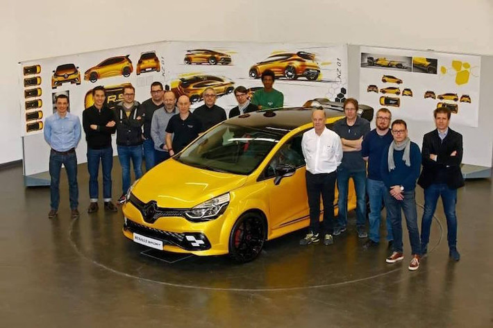 Thành lập vào năm 1976, Renaultsport là chi nhánh thể thao riêng của Renault với nhiệm vụ tạo ra những chiếc xe đua và các phiên bản thể thao của những dòng xe của hãng. Để kỷ niệm 40 năm thành lập và chào mừng đội đua Renault quay trở lại F1, chiếc hatchback thể thao Renault Clio RS đã được chế tạo với số lượng cực giới hạn.