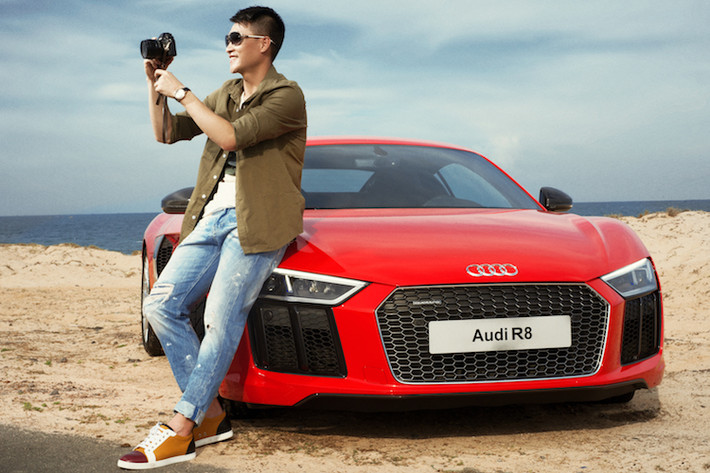 Được ra mắt lần đầu tại triển lãm Geneva 2015, Audi R8 thế hệ mới đã được vinh danh là “Xe hiệu năng cao của Thế giới năm 2016 - 2016 World Performance Car” trong chuỗi các giải thưởng World Car Awards. Buổi lễ trao giải năm nay được diễn ra ngay tại Triển lãm ô tô New York.