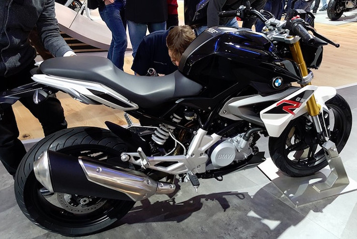 Tại triển lãm BMW World Vietnam vừa diễn ra tại Hà Nội, đại diện Euro Auto đã chính thức khẳng định rằng BMW G310R chắc chắn sẽ được hãng giới thiệu tại Việt Nam trong năm nay. Tuy nhiên, thời điểm ra mắt chính xác của mẫu xe vẫn được giữ bí mật.