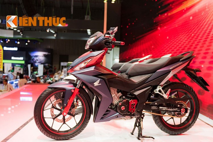 Cả 2 chiếc xe đều trông rất thể thao khi nhìn từ phía 2 bên thân xe với phần đuôi vuốt nhọn về phía sau đầy kích thích.