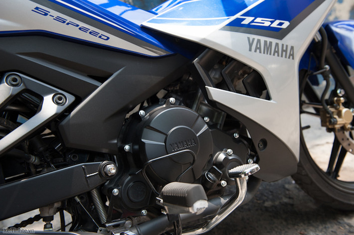 Trong khi đó, dù sở hữu động cơ 150 cc SOHC phun nhiên liệu điện tử nhưng nhờ có 4 van cùng nhiều công nghệ độc quyền như nòng xi-lanh hợp kim DiASil nên Yamaha Exciter 150 vẫn đạt công suất không thua kém nhiều với 15,4 mã lực và mô-men xoắn cực đại lớn hơn, 13,8 Nm.