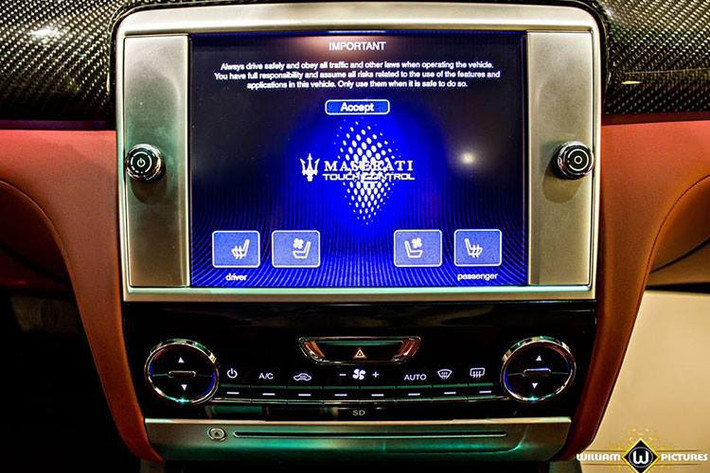 Hệ thống thông tin giải trí Maserati Touch Control thế hệ mới trên Quattroporte sở hữu màn hình cảm ứng lớn tới 8,4 inch, đồng thời có tác dụng điều chỉnh các hệ thống trên xe. Maserati đưa ra tới 2 tùy chọn hệ thống âm thanh trên Quattroporte là Bowers & Wilkins và Harman/Kardon.