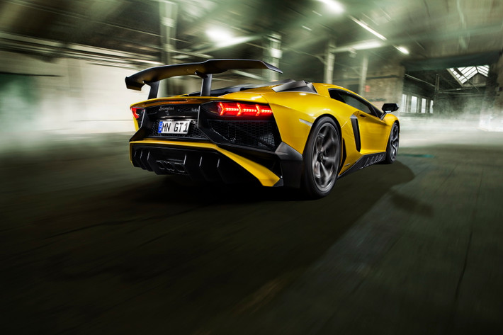 Một điểm đặc biệt không thể không nhắc đến của bản độ Torado Aventador SV đó là bộ mâm hợp kim CNC được hãng Vossen "thửa riêng" cho chiếc xe, với thiết kế 6 cánh đẹp mắt cùng kích thước lên tới 20 inch cho bánh trước và 21 inch cho bánh sau.
