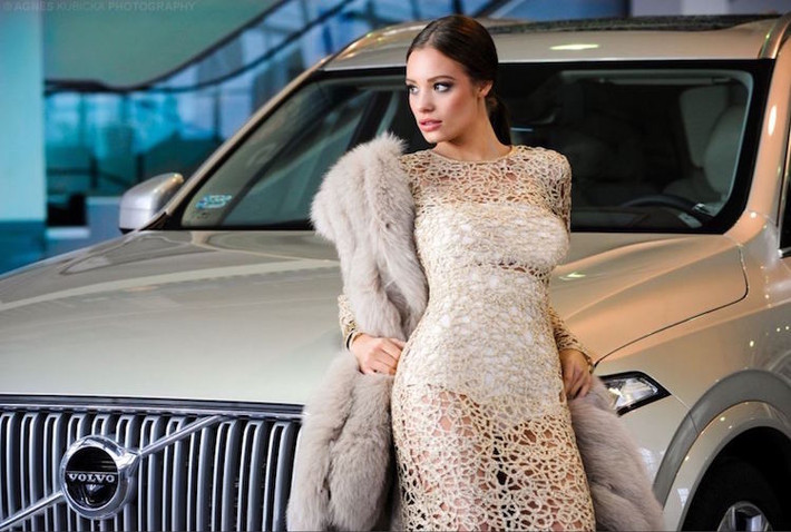 Với XC90 thế hệ mới, hãng đã trang bị cho chiếc xe gói các trang bị an toàn thông minh mang tên IntelliSafe, với đầy đủ các công nghệ an toàn chủ động và thụ động. Bên cạnh đó; camera 360 độ, cảm biến hồng ngoại xung quanh xe, cảnh báo chuyển làn, cảnh báo va chạm, phanh khẩn cấp, hỗ trợ đỗ xe tự động, cảnh báo điểm mù, tự động đọc biển báo... cũng được hãng xe Volvo trang bị cho mẫu SUV này.