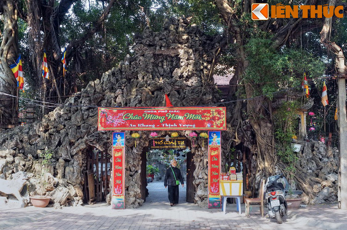 Nằm trên phố Ngô Sĩ Liên, phường Văn Miếu, quận Đống Đa, chùa Phổ Giác là một ngôi chùa cổ có một lịch sử thú vị khi gắn liền với những chú voi ở Hà Nội xưa.