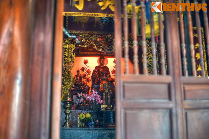 Tòa điện Mẫu của chùa có sáu gian, gồm bốn gian thờ và hai gian tiếp khách. Nhà thờ Tổ cũng có sáu gian.