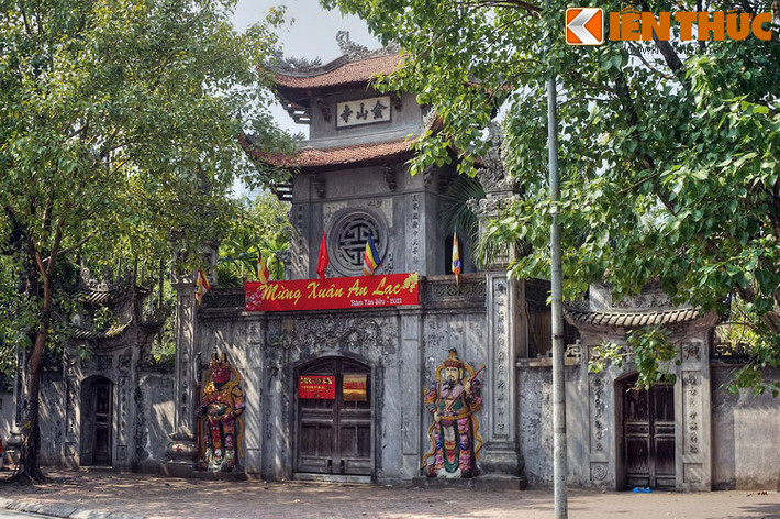 Nằm ở góc phố Kim Mã – Giang Văn Minh, quận Ba Đình, chùa Kim Sơn vừa là một công trình kiến trúc Phật giáo tuyệt đẹp, vừa là di tích lịch sử quan trọng của mảnh đất Thăng Long – Hà Nội.