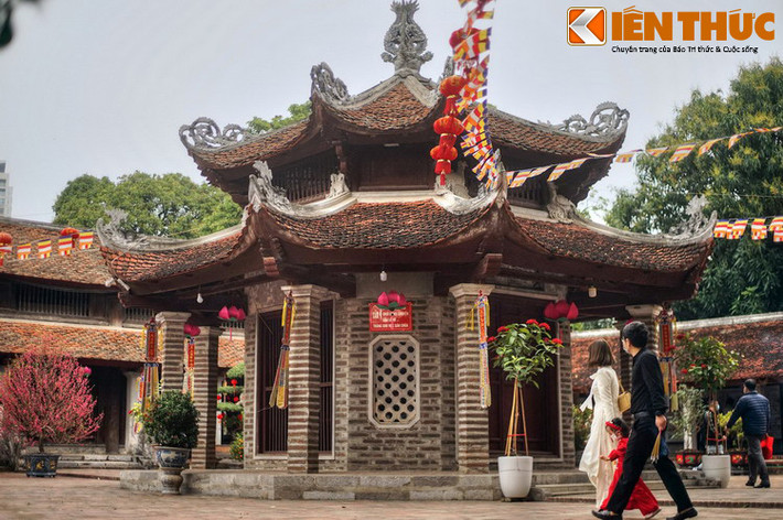 Nằm trên đất làng Láng xưa, nay là phố Chùa Láng, thuộc phường Láng Thượng, quận Đống Đa, chùa Láng hay Chiêu Thiền tự là một trong những ngôi chùa cổ đẹp và nổi tiếng nhất của thủ đô Hà Nội.