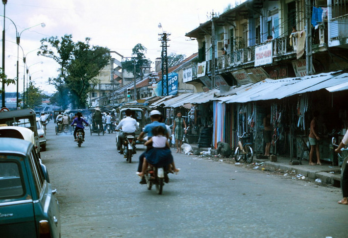 Khu Chợ Cũ đường Hàm Nghi.