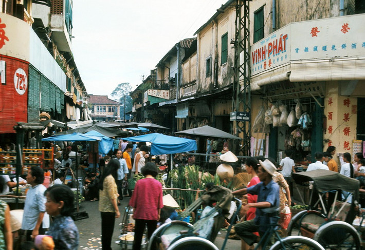 Ngã ba Đồng Khánh (Trần Hưng Đạo B) - Phù Đổng Thiên Vương, Sài Gòn năm 1969.