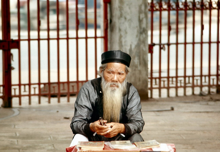 Thầy bói trong Lăng Ông.