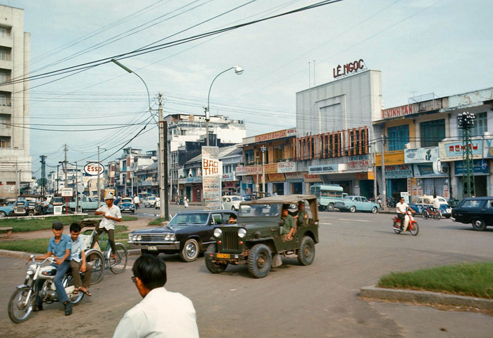 Rạp Lê Ngọc trên đường Nguyễn Cư Trinh.